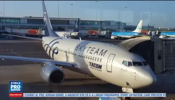 Avion Tarom lovit de o masina de bagaje pe aeroportul din Amsterdam. Pasagerii au vazut o gaura in fuselaj