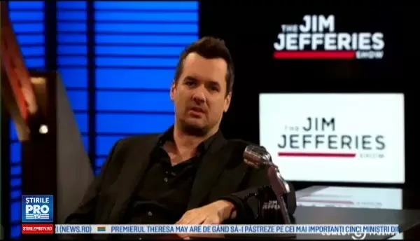 Aparitie surpriza in emisiunea The Jim Jefferies Show. Brad Pitt a fost un prezentator meteo care il ironizeaza pe Trump
