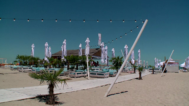 Plaje din Mamaia, amenajate cu mii de euro ca sa atraga turisti. Beneficiile de care au parte romanii in aceste locuri
