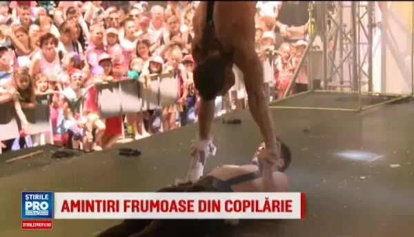 Festival cu mimi, echilibristi, gimnasti sau actori pe picioroange in parcul Kiseleff din Capitala. Copiii au fost fascinati