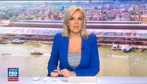 Un barbat a intrat cu masina in mai multi pietoni in zona Garii Centrale din Amsterdam. Opt persoane au fost ranite. FOTO