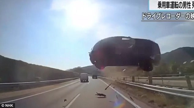 Accident grav pe o autostrada din Japonia. Ce a surprins o camera de supraveghere. VIDEO