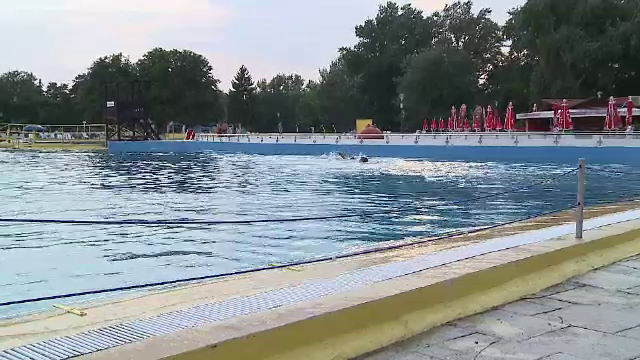 Copilul de 7 ani care a suferit un accident pe toboganul strandului din Arad a decedat