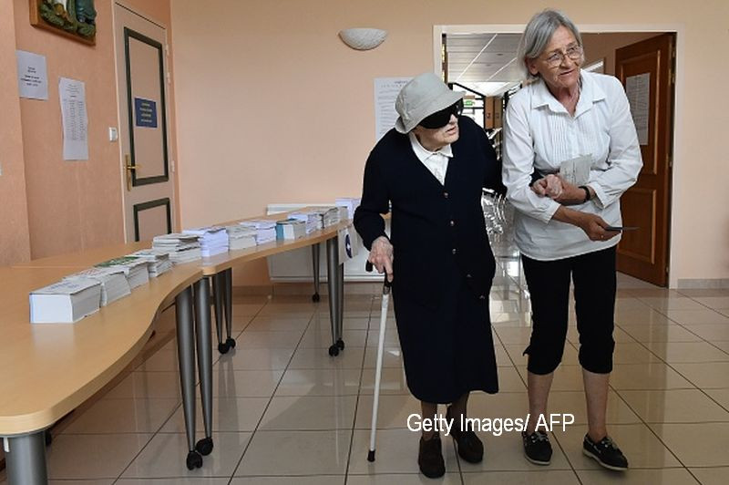 Pensionara de 73 de ani, bruscata si pusa la pamant de cativa turisti. Ce a incercat sa apere femeia