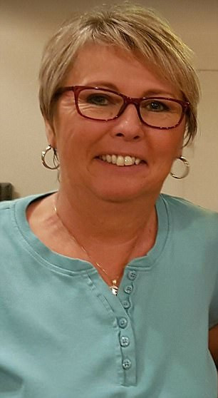 Timp de 22 de ani, o femeie a crezut ca parintii sai erau cei biologici. Ce s-a intamplat la 20 de ore dupa ce s-a nascut