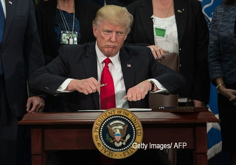 Mesajele postate de Trump pe Twitter ar putea fi pastrate in arhivele prezidentiale. Quigley: "Trebuie tras la raspundere"