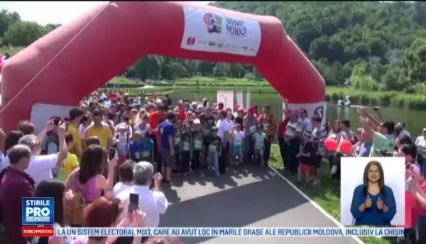 Cursa in scop umanitar la Brasov. Sute de oameni au trecut peste obstacole amuzante pentru o cauza nobila