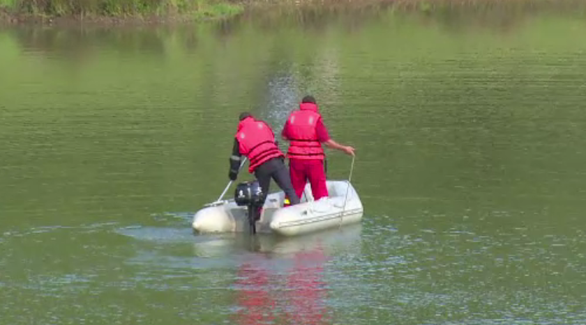 Tanar de 23 de ani, din Arges, inecat sub ochii fratelui sau mai mare. Scafandrii i-au gasit trupul la 5 metri de mal