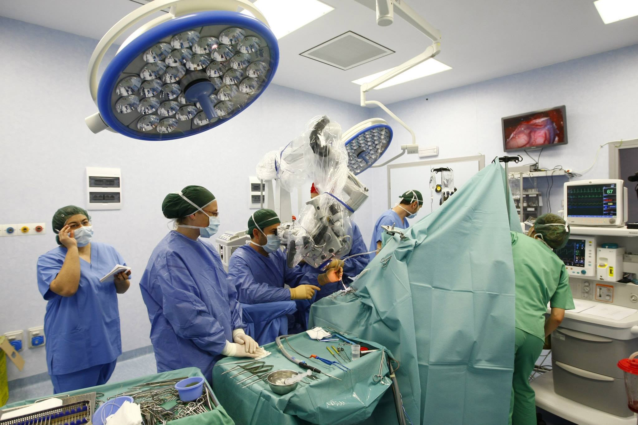 Operatie pe creier facuta de medici romani, la BRAIN Institute din Capitala, filmata si postata pe Facebook. VIDEO