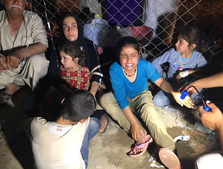 Peste 800 de refugiati s-au imbolnavit iar 2 au murit in urma unei intoxicatii alimentare intr-o tabara din Mosul