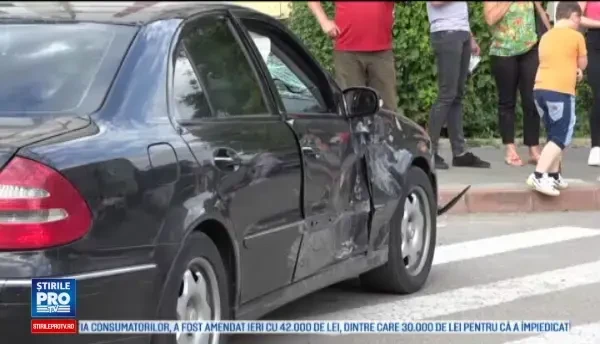 Motociclist din Botosani, angajat al penitenciarului din oras, accidentat grav dupa ce un sofer nu ar fi acordat prioritate