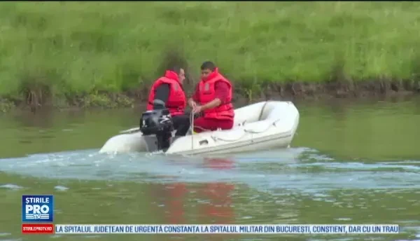 Tanar de 23 de ani, din Arges, inecat sub ochii fratelui sau mai mare. Scafandrii i-au gasit trupul la 5 metri de mal