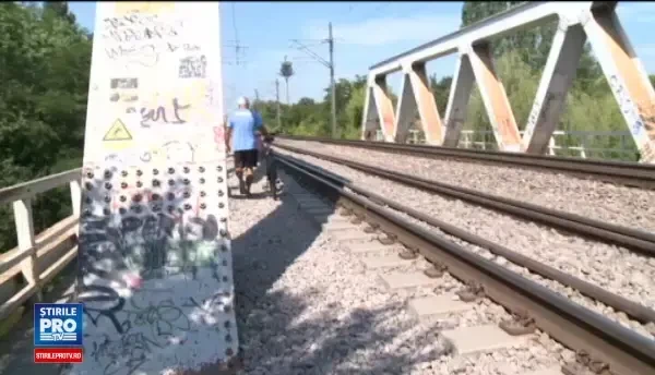 Inca un om a murit pe pasarela din Parcul Herastrau. Primaria Capitalei spune ca problema este la Ministerul Transporturilor