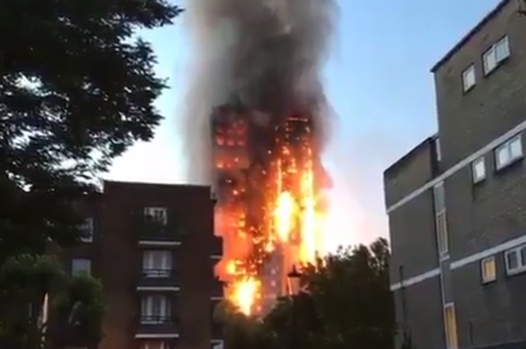 Marturii din infernul declansat in turnul care a luat foc in Londra. O femeie si-a aruncat bebelusul de la etajul 9 sau 10