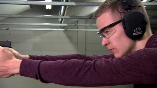 Inventia unui adolescent din SUA pare desprinsa din filmele cu James Bond. Cum arata pistolul care isi recunoaste posesorul