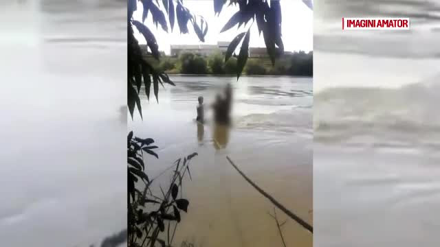 Politistul care a salvat o fata ce risca sa se inece in Mures, premiat cu 1.000 de lei. Cui i-a dat apoi banii