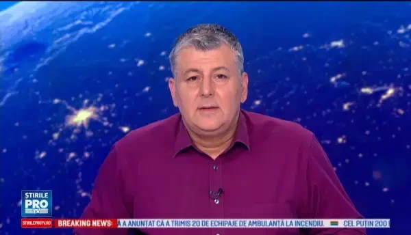 Alain Robert, supranumit Omul paianjen al Frantei, s-a catarat pe cea mai inalta cladire in Barcelona, fara franghii