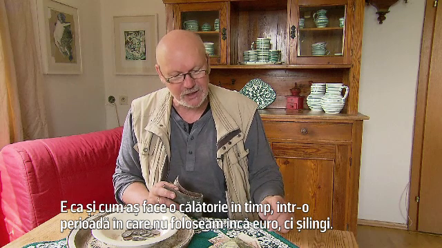 Si-a pescuit din lac propriul portofel, dupa ce il pierduse in acelasi loc in urma cu 25 de ani. Ce a gasit in el