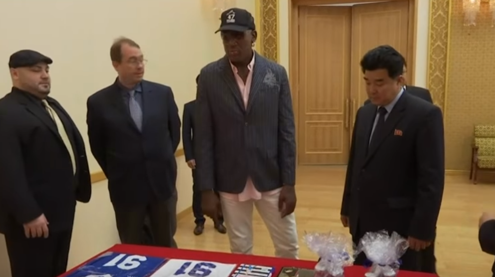 Cadoul facut de fostul jucator NBA Dennis Rodman lui Kim Jong Un in Coreea de Nord