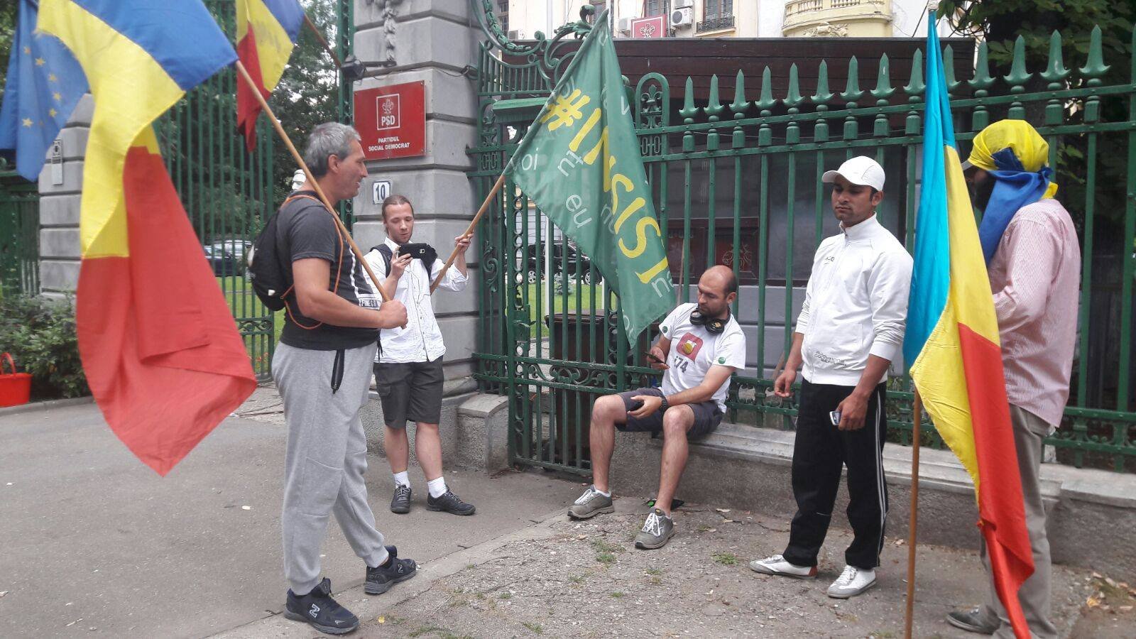 Protestatarii din fata sediului central PSD