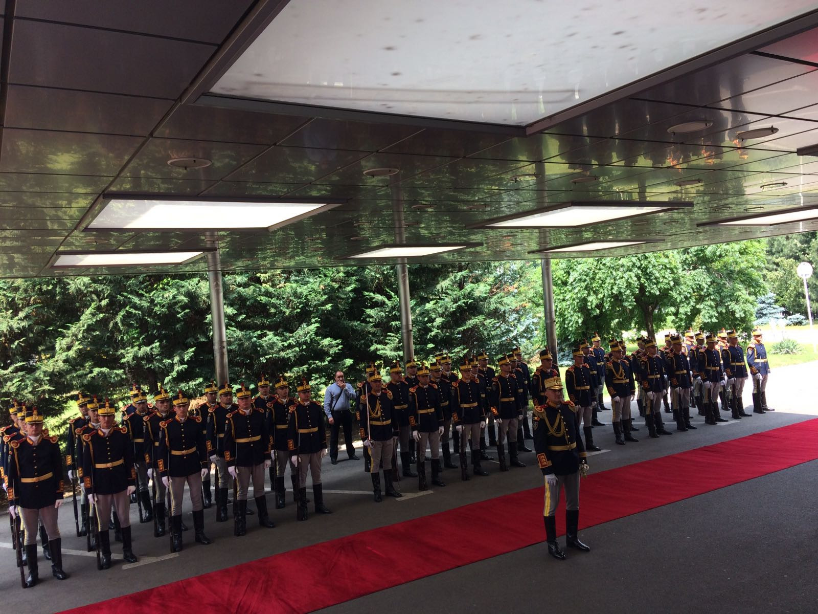 Premierul Luxemburgului s-a intalnit cu Grindeanu: E greu sa convingi un investitor din tara mea sa vina maine la Bucuresti