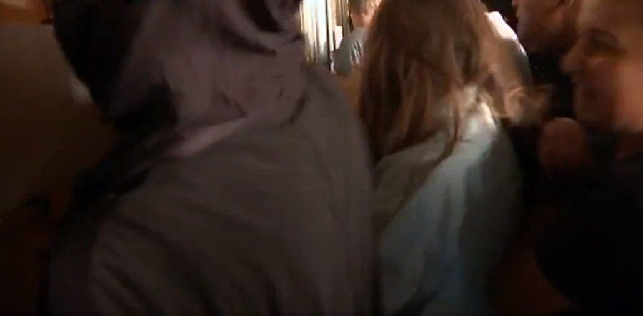 Lupte intre protestatari si fortele de ordine, dupa incendiul din Londra. Theresa May, evacuata de urgenta din zona