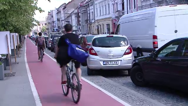 Pentru a evita blocajele in trafic, clujenii sunt incurajati sa mearga pe bicicleta. Cu ce sunt rasplatiti cei care accepta