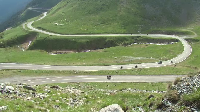 Transfagarasanul, redeschis turistilor. Vin oameni din toata lumea sa-l vada, insa noi il tinem mai mult inchis