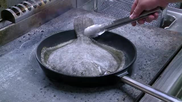 Pestele considerata delicatesa in strainatate ar putea disparea din Marea Neagra. Turcii fac prapad an de an in apele noastre