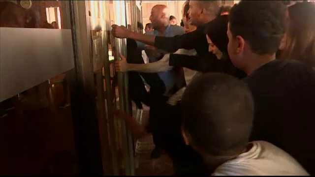 Bilantul incendiului din Grenfell Tower ar putea ajunge la 58 de morti. Sanse aproape nule pentru persoanele date disparute