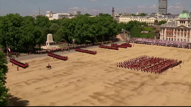 Regina Elisabeta a II-a si-a sarbatorit sambata ziua de nastere. "E o atmosfera sumbra, dar trebuie sa ramanem uniti"