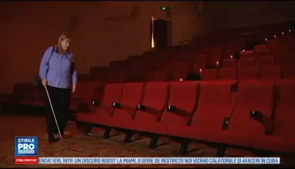 O aplicatie pentru telefon ii ajuta pe nevazatori sa vizioneze filme. Movie Reading descrie scenele de pe ecran