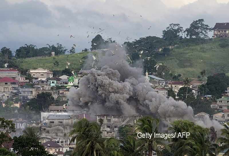 Crestinii din orasul filipinez Marawi se deghizeaza in musulmani pentru a scapa de asediul ISIS. "Unii se hranesc cu carton"