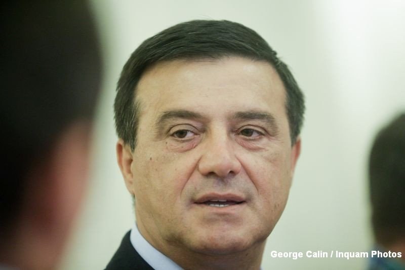 PSD anunta ca a inceput sa racoleze parlamentari de la toate formatiunile. Primul deputat care isi tradeaza partidul