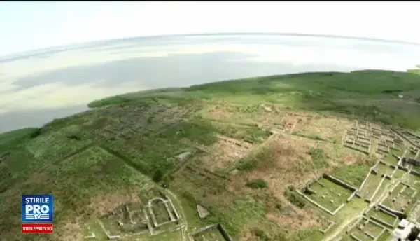 O fi o biserica? O fi un templu? Reactia turistilor straini care ajung la cea mai veche asezare urbana din Romania