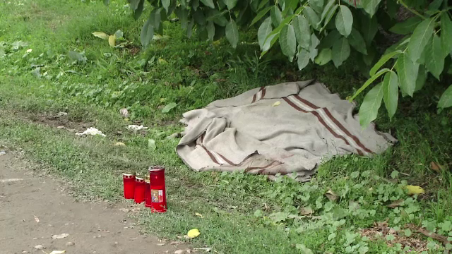 Trei indivizi beti si violenti au omorat un om si au ranit mai multi tineri cu furci si cu bate. Doi copii au ramas orfani