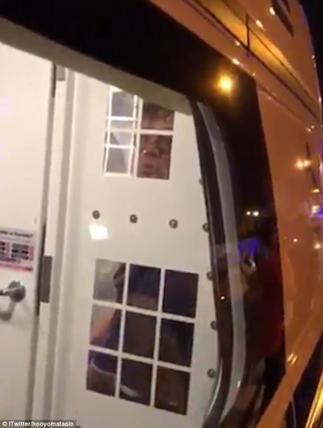 Gestul facut de soferul care a intrat in multime la moscheea Finsbury Park a revoltat intreaga lume. VIDEO