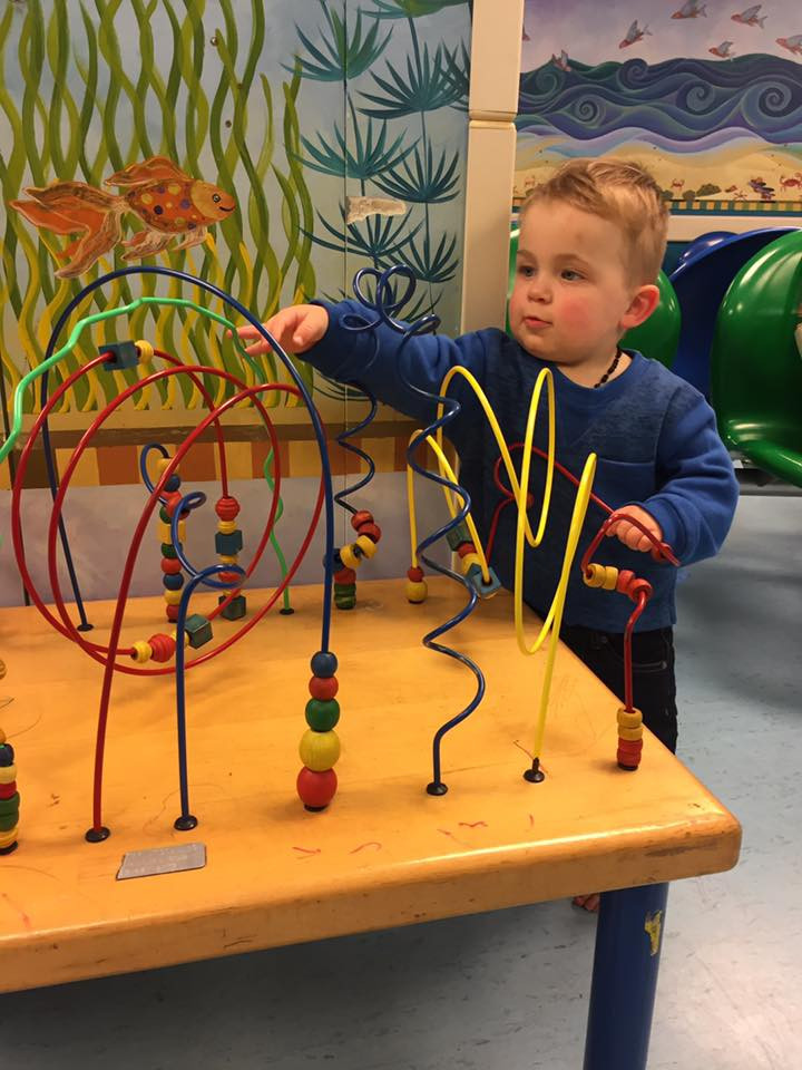 Copil de 18 luni, lovit intr-un supermarket