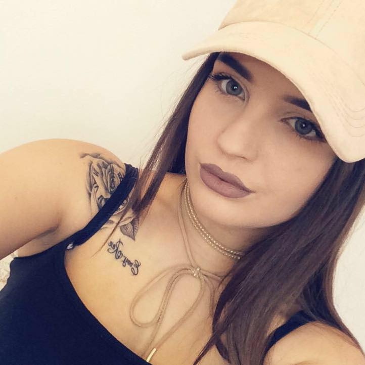 Geloasa pentru ca sotul ei pleaca singur in vacanta, o britanica a vrut sa se asigure ca nu e inselata. Ce i-a pus in bagaj