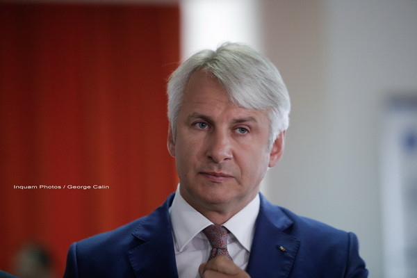 Teodorovici vrea schimb de informaţii cu BNR şi contract de performanţă pentru şeful ANAF