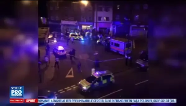 Potential atac terorist in Londra: o duba a lovit un grup de pietoni aflati langa o moschee. Un mort si opt raniti