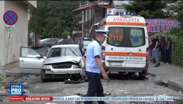 Un barbat care se adapostea de ploaie pe un refugiu a murit spulberat de o masina. Martor: Cred ca avea 140-150 km/h