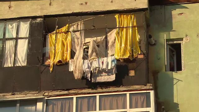 O femeie a vrut sa coaca paine in cuptor, dar a provocat o explozie. In ce stare este acum victima