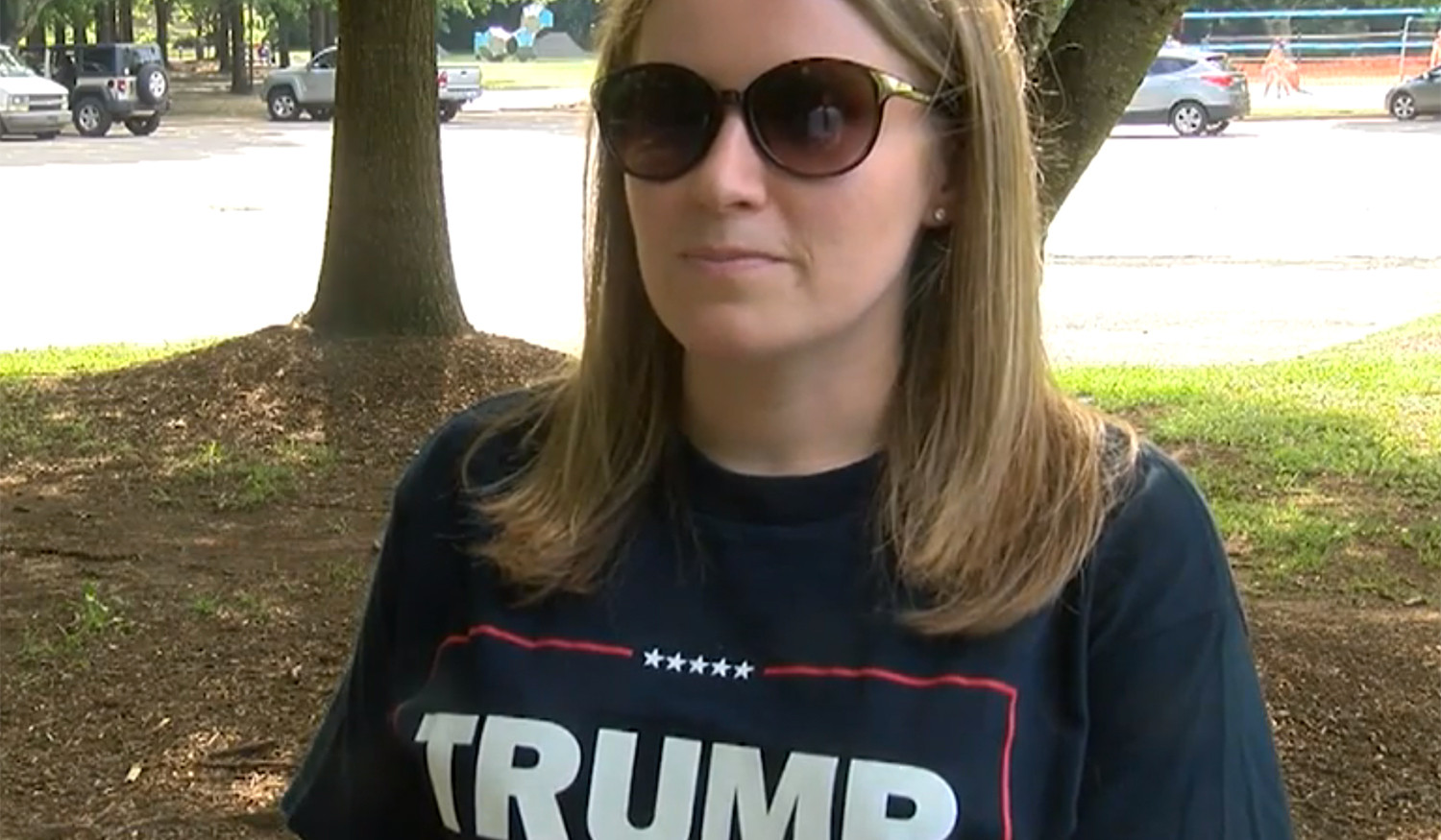 A intrat la Starbucks cu un tricou pro-Trump, dar a iesit in lacrimi. Ce i-a scris barmanul pe paharul de plastic