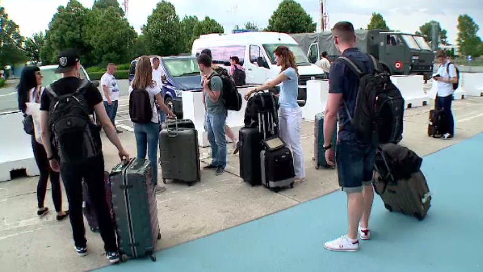 Problemele de care se lovesc turistii ajunsi pe aeroportul Constanta. Cat ajung sa plateasca pana la hotel