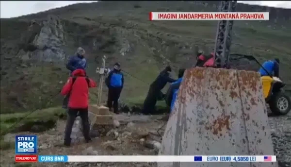 O drumetie s-a sfarsit tragic pentru un bucurestean de 35 de ani. Turistul a cazut intr-o prapastie de peste 300 de metri