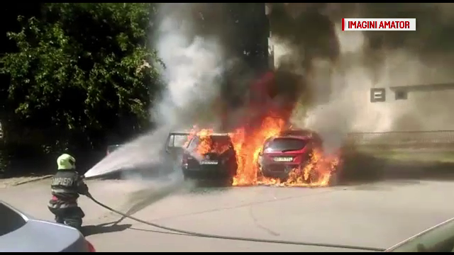 Incendiu in apropierea Judecatoriei din Vaslui. Doua masini au ars ca niste torte, flacarile amenintand si un alt autoturism