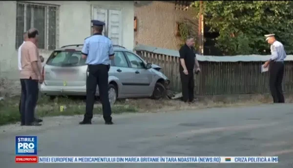 Un tanar care avea permis de o luna si jumatate, in stare grava. A intrat cu masina intr-un podet