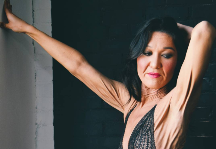 Sufera de o boala care o face sa para mult mai in varsta din cauza pielii in exces. Cati ani are de fapt tanara. FOTO