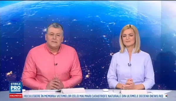 Un sarpe a iesit de sub capota unei masini in mers. Cum a reactionat soferul cand l-a vazut